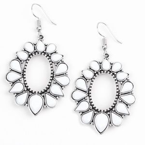 Fashionista Flavor - Paparazzi Earrings